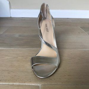 Silver - Simplistic Asymmetrical Pumps